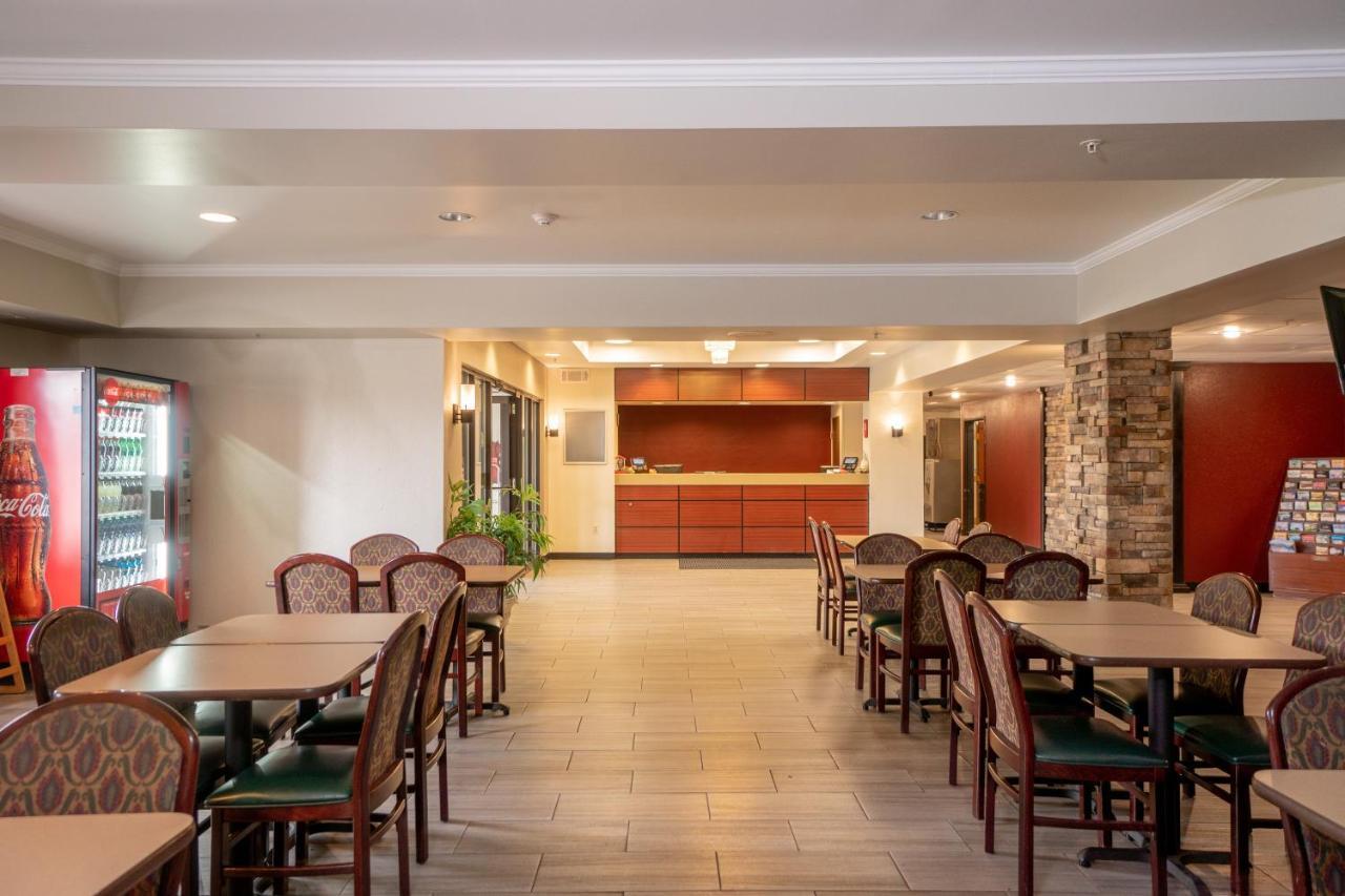 Red Roof Inn & Suites Indianapolis Airport Екстер'єр фото