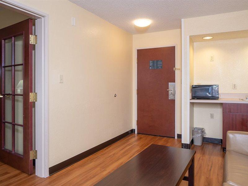 Red Roof Inn & Suites Indianapolis Airport Екстер'єр фото