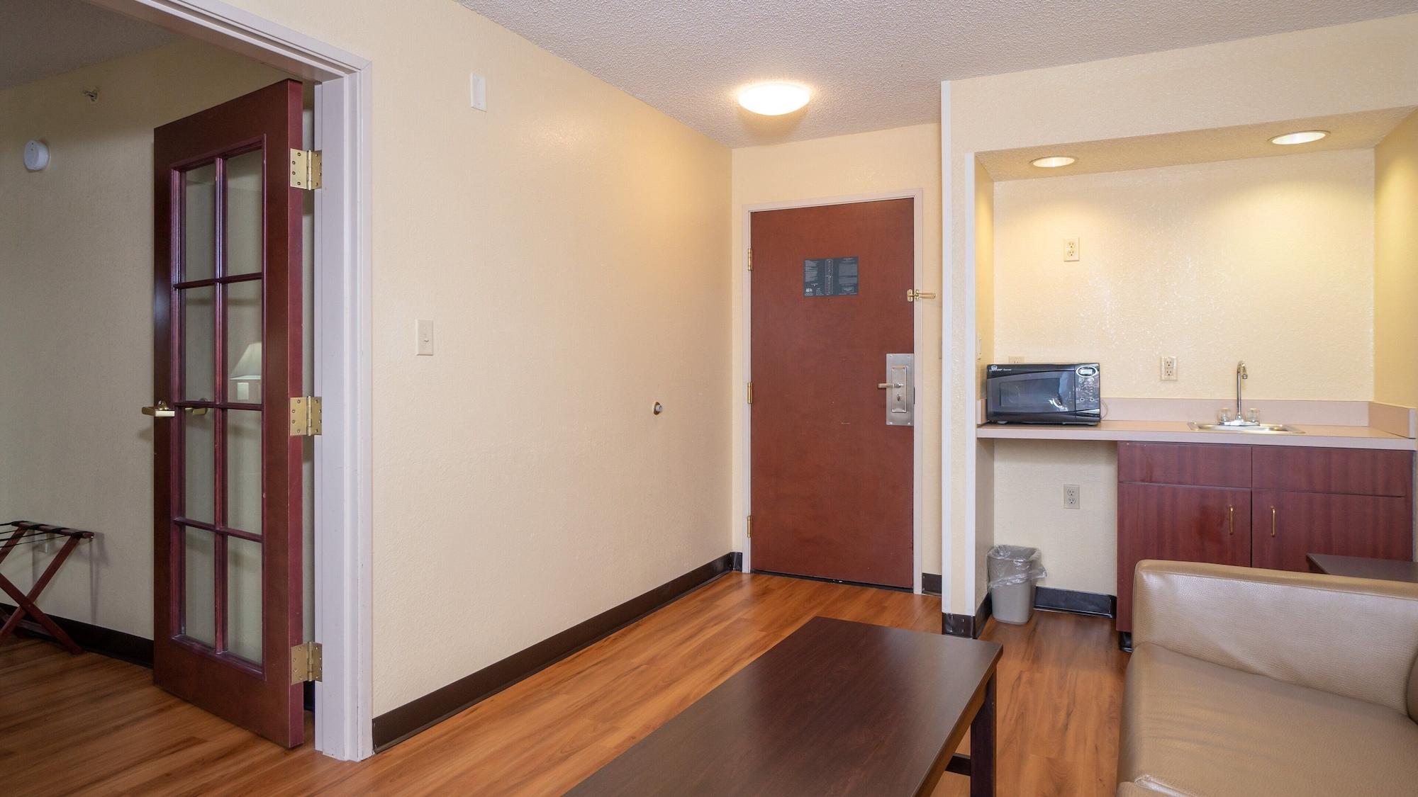 Red Roof Inn & Suites Indianapolis Airport Екстер'єр фото