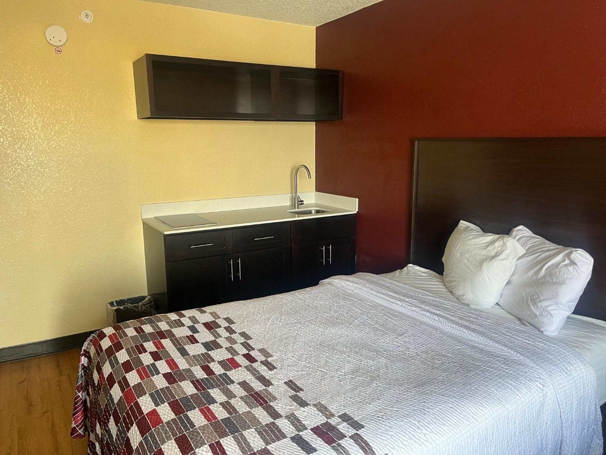 Red Roof Inn & Suites Indianapolis Airport Екстер'єр фото