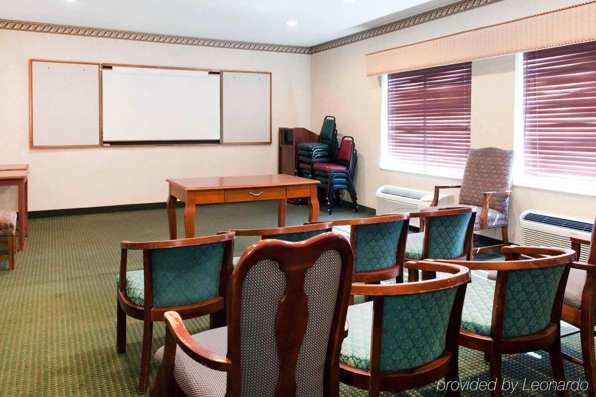 Red Roof Inn & Suites Indianapolis Airport Екстер'єр фото